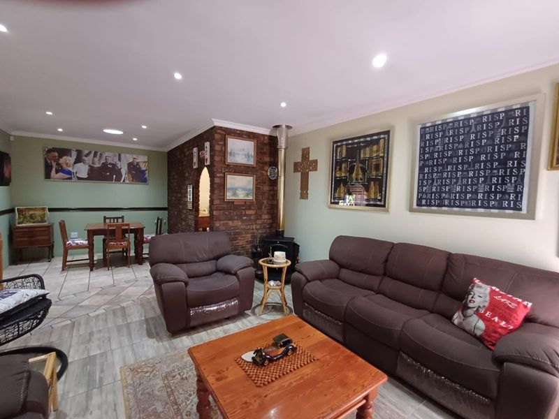 Charming Face-Brick Family Home in Morganridge - Photo 7