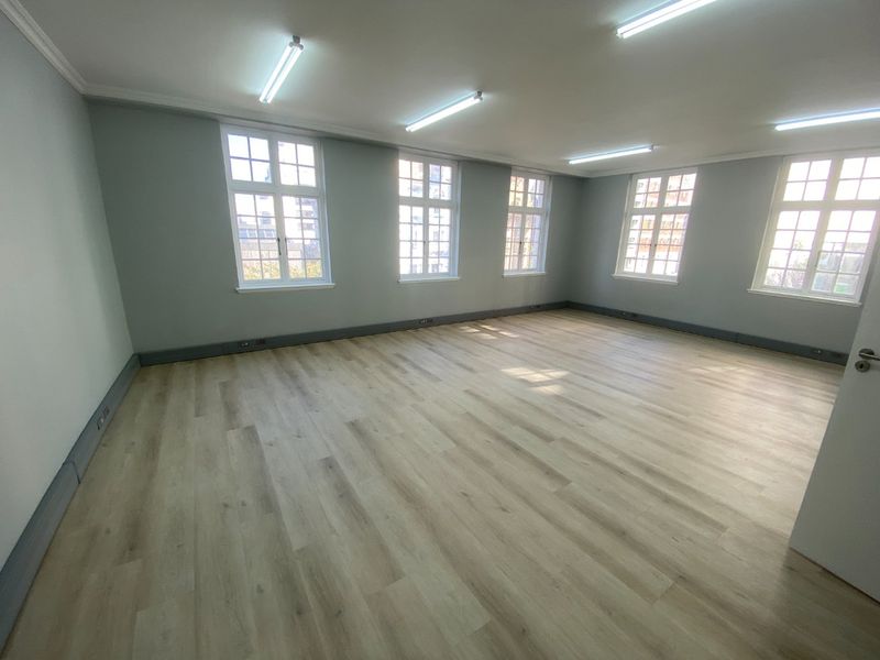 276m2 Commercial Space to Let - Photo 5