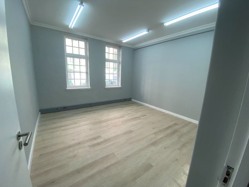 276m2 Commercial Space to Let - Photo 1