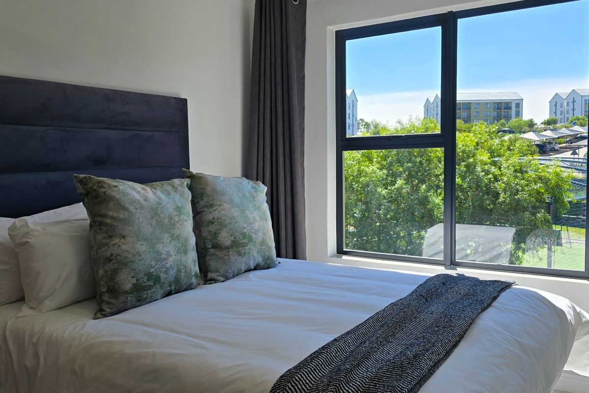Furnished 1-Bedroom Top-Floor Apartment to Rent in Green Park Lifestyle Estate, Boksburg - Photo 4