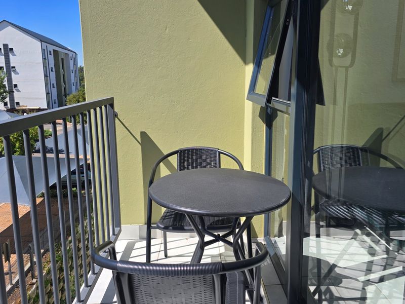Furnished 1-Bedroom Top-Floor Apartment to Rent in Green Park Lifestyle Estate, Boksburg - Photo 9