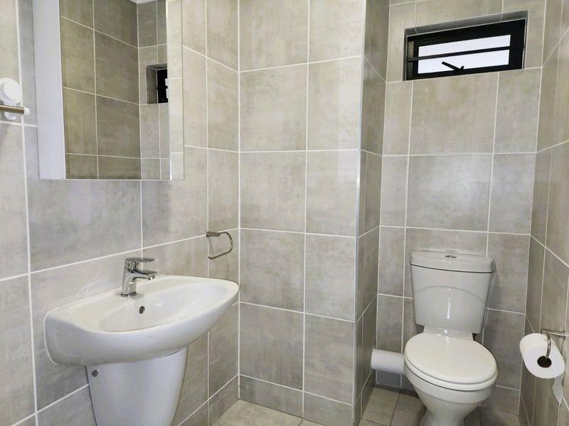 Furnished 1-Bedroom Top-Floor Apartment to Rent in Green Park Lifestyle Estate, Boksburg - Photo 8