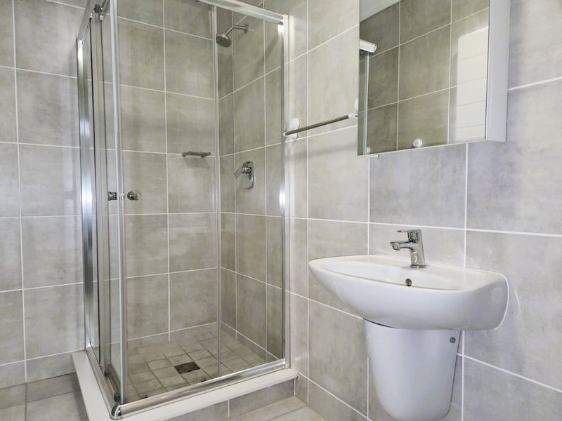 Furnished 1-Bedroom Top-Floor Apartment to Rent in Green Park Lifestyle Estate, Boksburg - Photo 7
