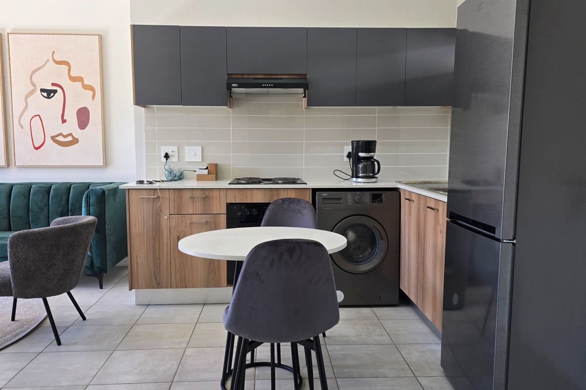 Furnished 1-Bedroom Top-Floor Apartment to Rent in Green Park Lifestyle Estate, Boksburg - Photo 3