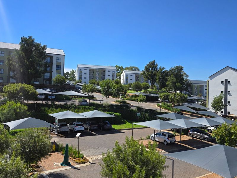 Furnished 1-Bedroom Top-Floor Apartment to Rent in Green Park Lifestyle Estate, Boksburg - Photo 10