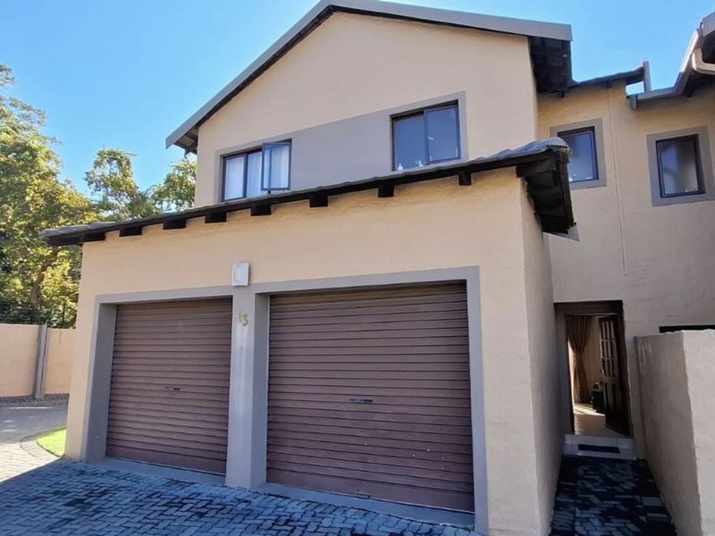 3 Bedroom Townhouse to Rent in Carlsworld - Photo 2