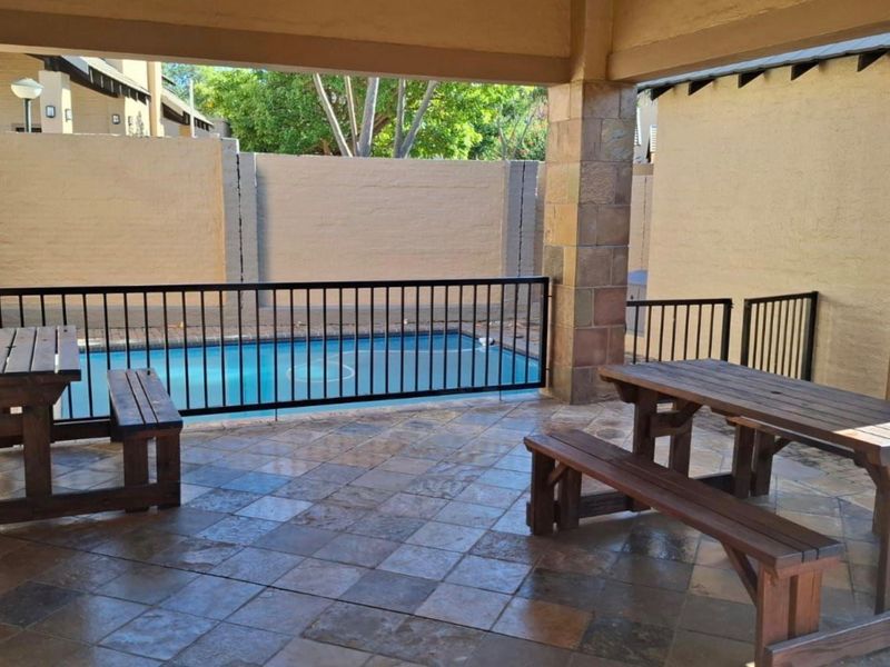3 Bedroom Townhouse to Rent in Carlsworld - Photo 8