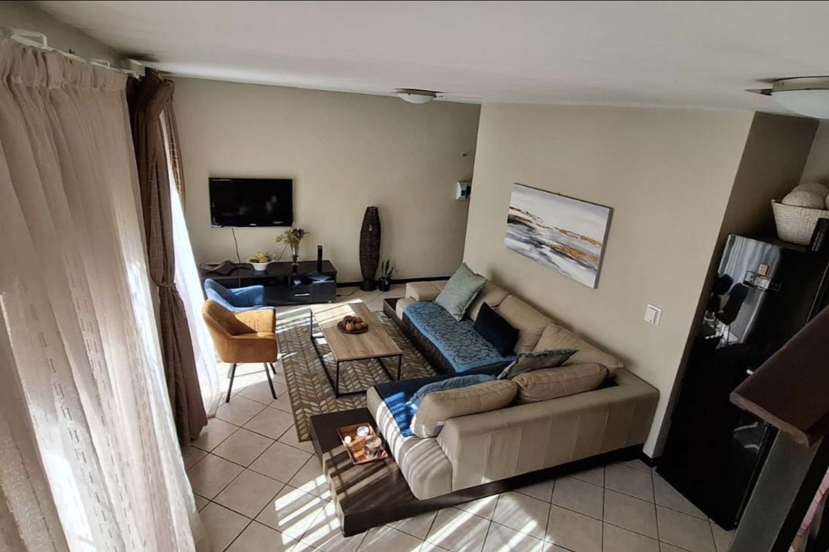 3 Bedroom Townhouse to Rent in Carlsworld - Photo 5