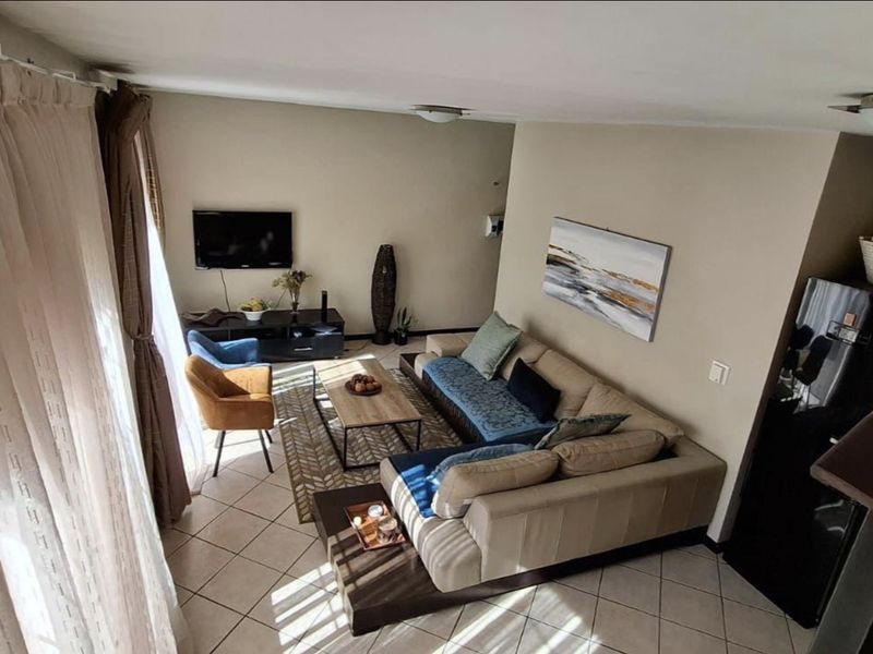 3 Bedroom Townhouse to Rent in Carlsworld - Photo 5