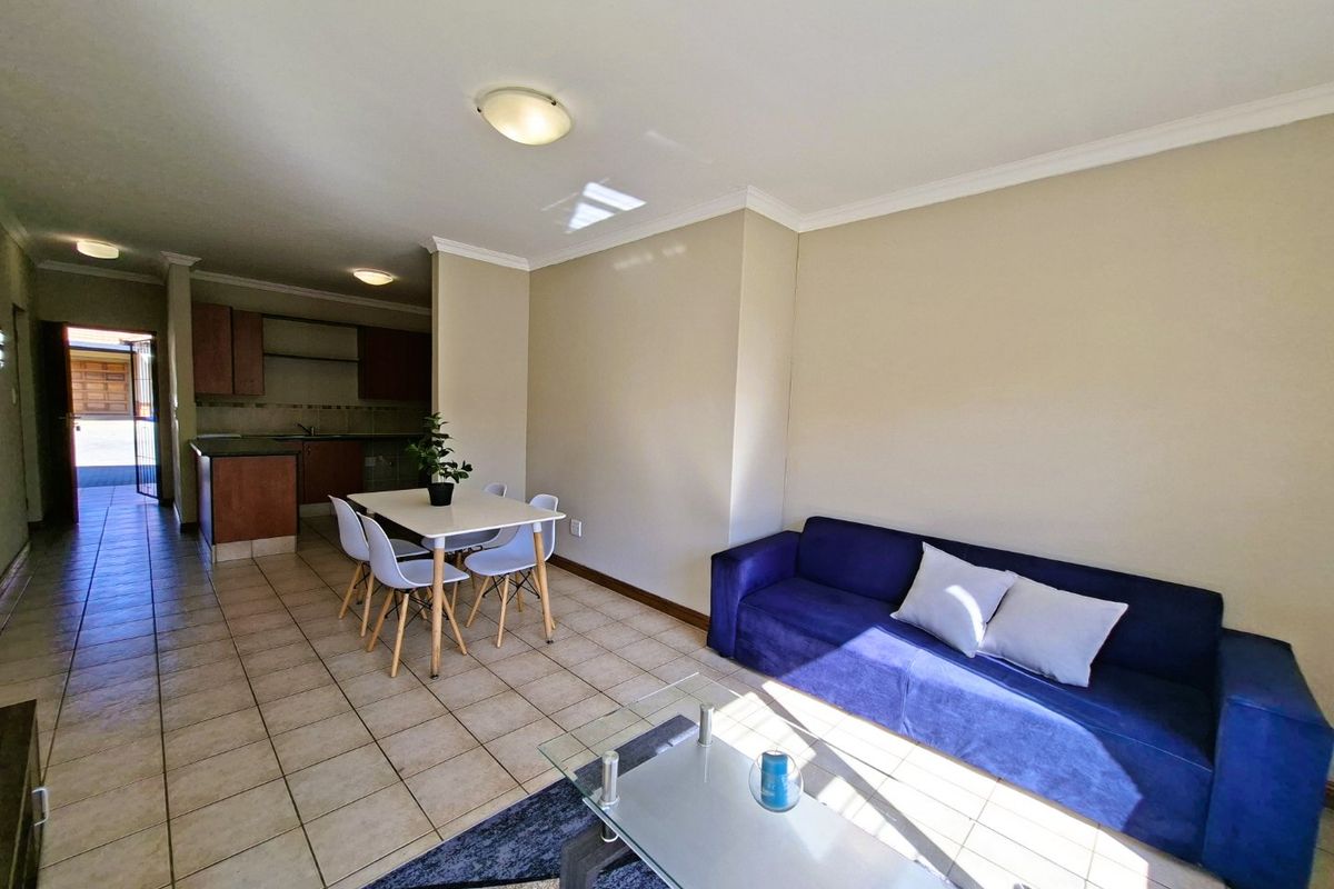 Sunny Sinoville Home with Open Plan Living in a Secure Complex. - Photo 4