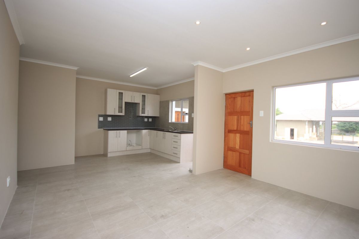 Chic Kidds Beach Home with Solar and Borehole - Photo 3