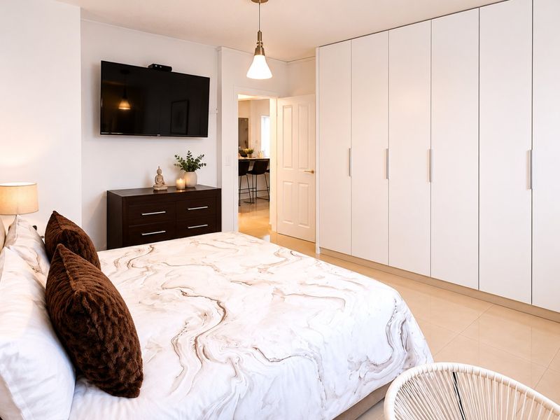 Spacious modern Ground Floor apartment in Germiston with Pet Friendly Private Garden. - Photo 5