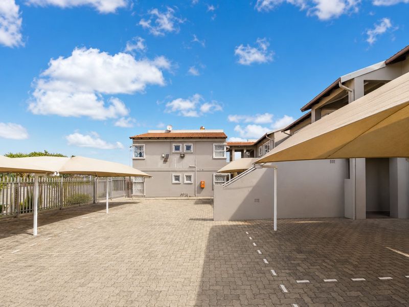 Spacious modern Ground Floor apartment in Germiston with Pet Friendly Private Garden. - Photo 1