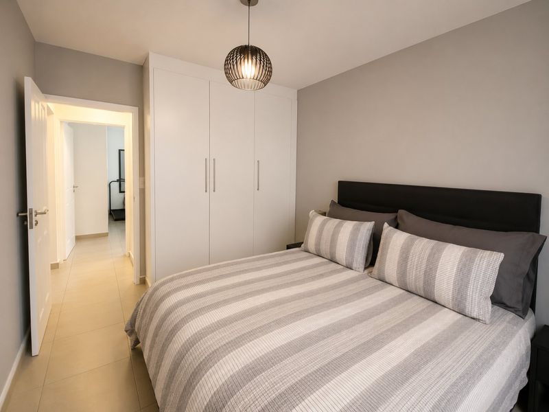 Spacious modern Ground Floor apartment in Germiston with Pet Friendly Private Garden. - Photo 10