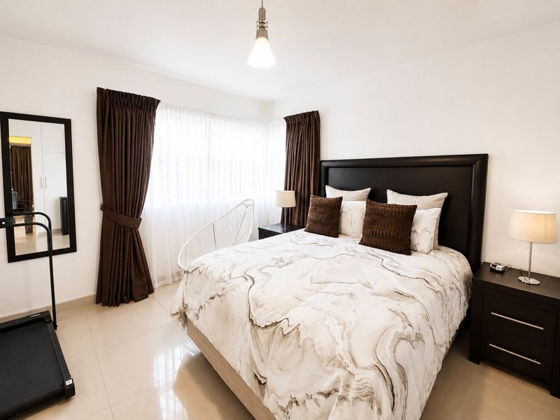 Spacious modern Ground Floor apartment in Germiston with Pet Friendly Private Garden. - Photo 6