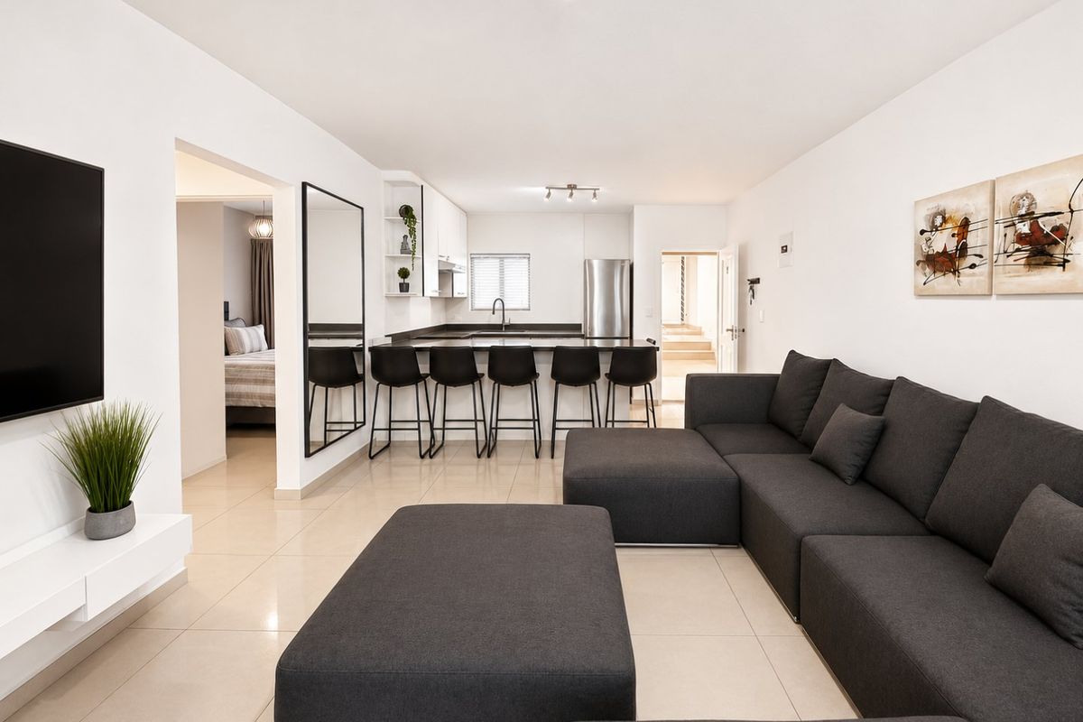 Spacious modern Ground Floor apartment in Germiston with Pet Friendly Private Garden. - Photo 3