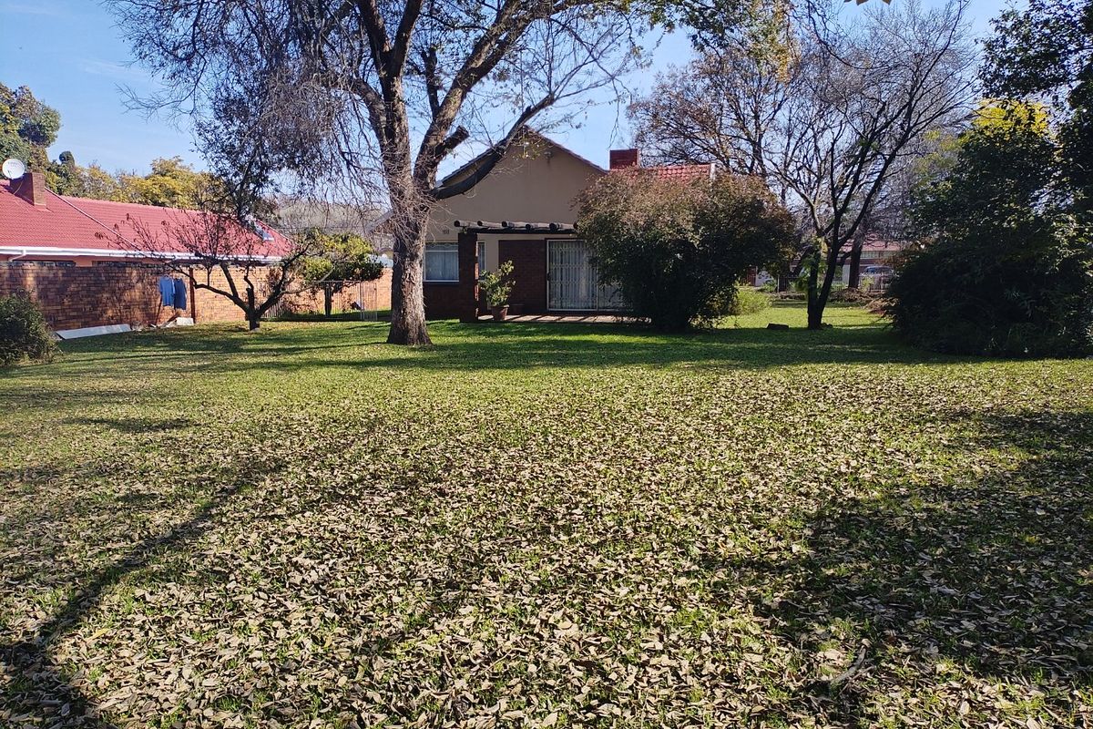 4 Bedroom House for Sale in Pollak Park - Photo 5