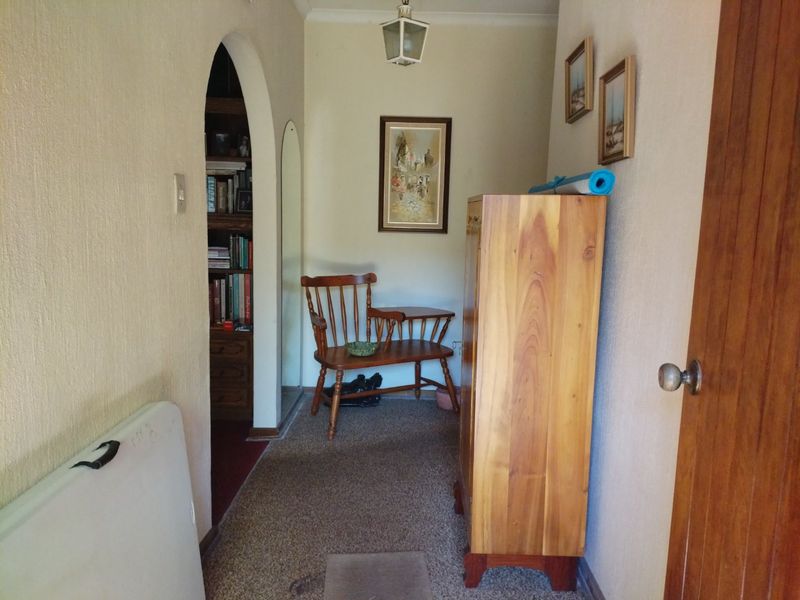 4 Bedroom House for Sale in Pollak Park - Photo 9