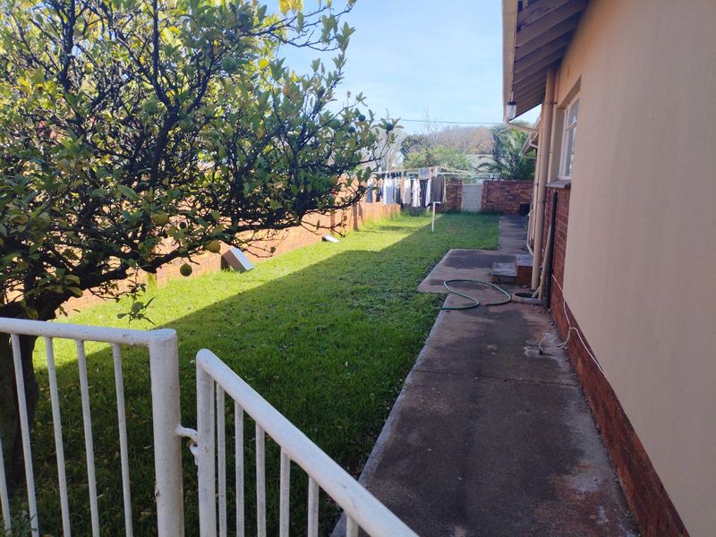 4 Bedroom House for Sale in Pollak Park - Photo 7