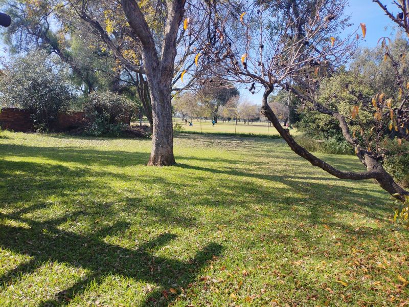 4 Bedroom House for Sale in Pollak Park - Photo 8