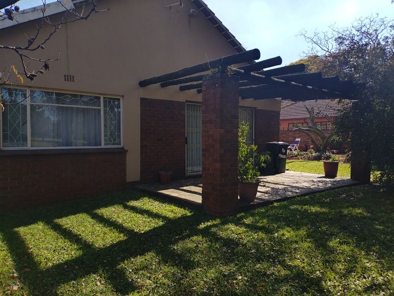 4 Bedroom House for Sale in Pollak Park - Photo 6