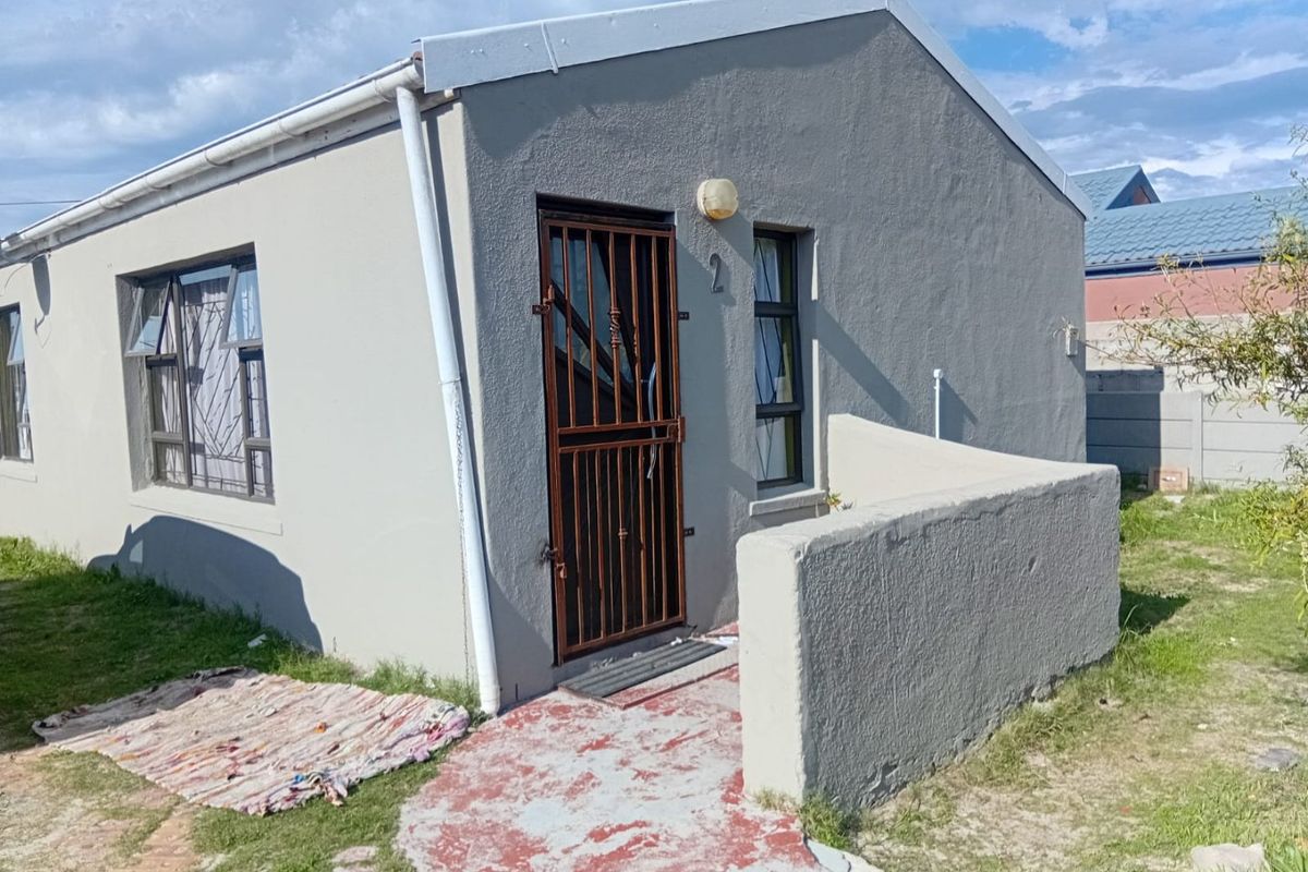 HOUSE FOR SALE IN IKWEZI PARK, KHAYELITSHA  - Photo 3