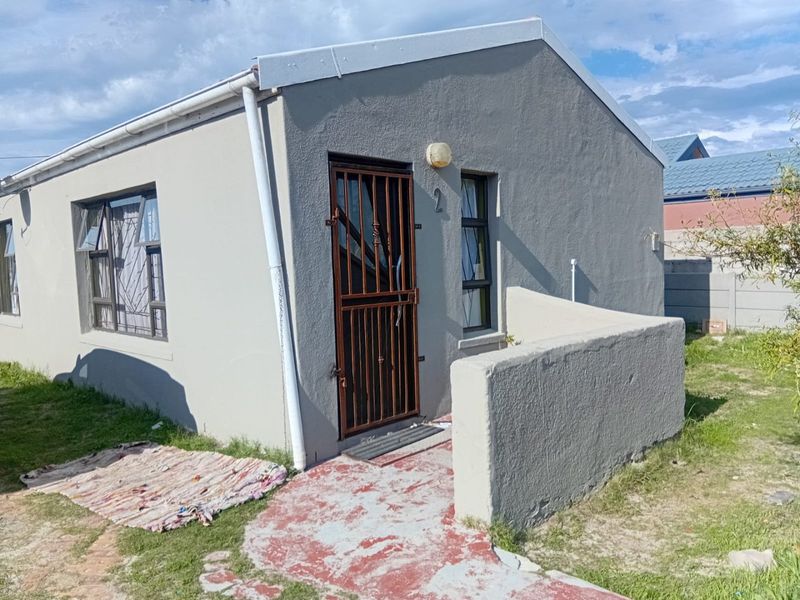 HOUSE FOR SALE IN IKWEZI PARK, KHAYELITSHA  - Photo 3