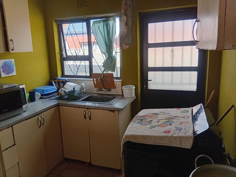 HOUSE FOR SALE IN IKWEZI PARK, KHAYELITSHA  - Photo 6