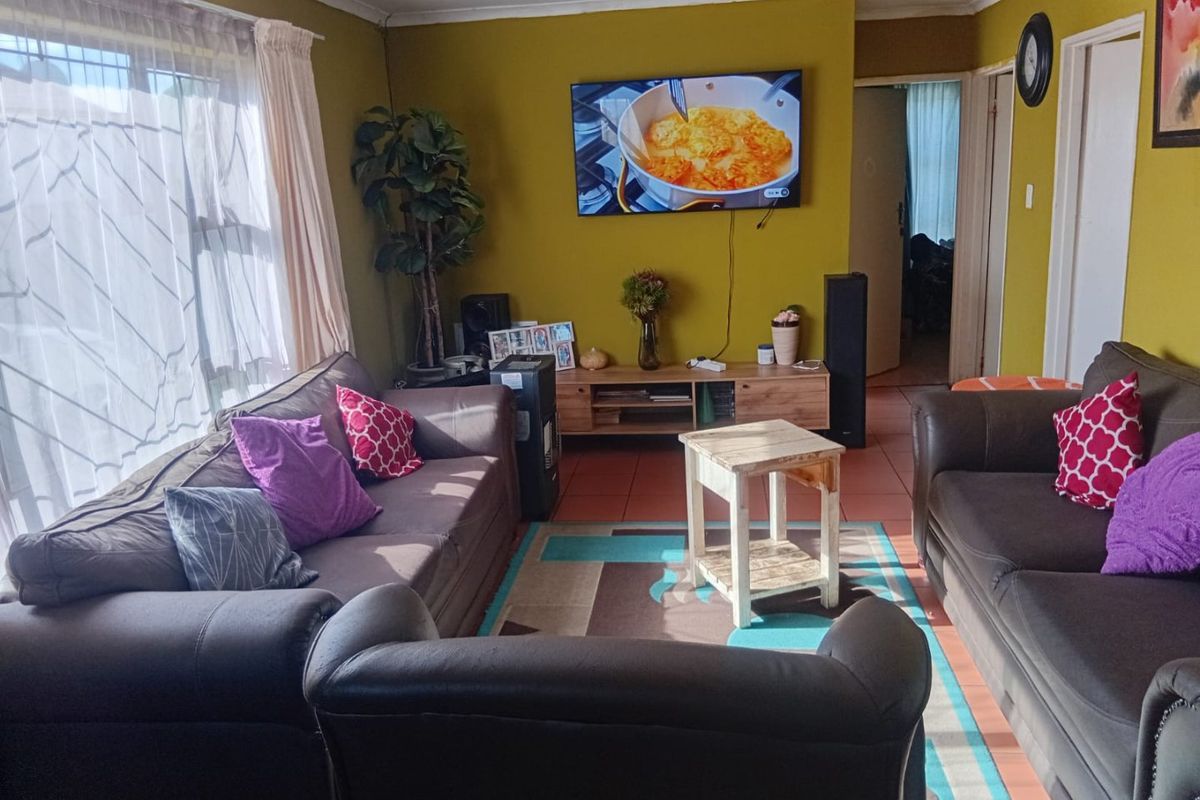 HOUSE FOR SALE IN IKWEZI PARK, KHAYELITSHA  - Photo 4