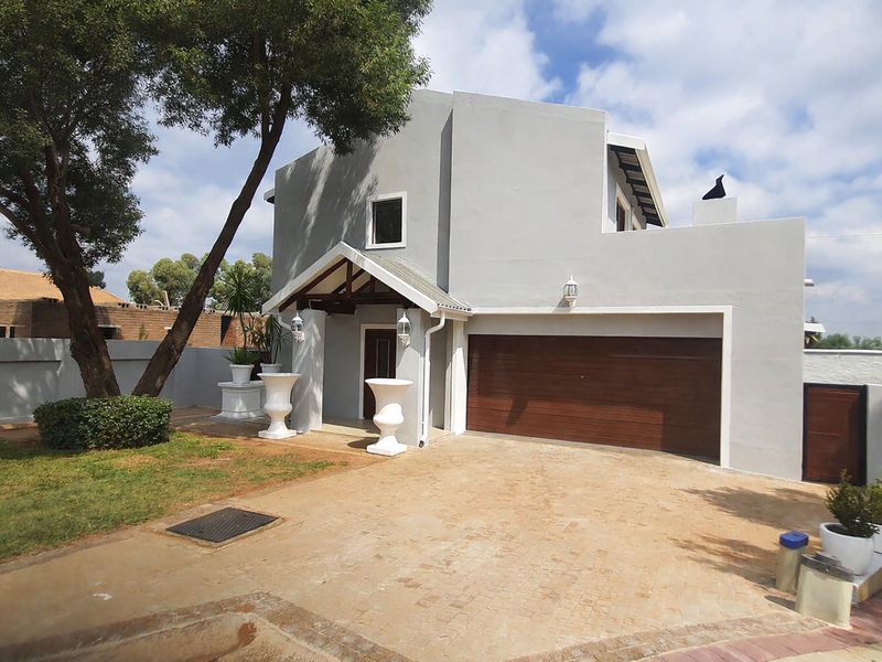Modern Estate Experience with a Quiet Pastoral Charm and Full-Time Security - Photo 3