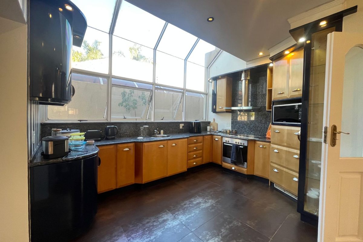 Timeless Double-Storey Family Home with Pool & Private Garden Oasis - Photo 5