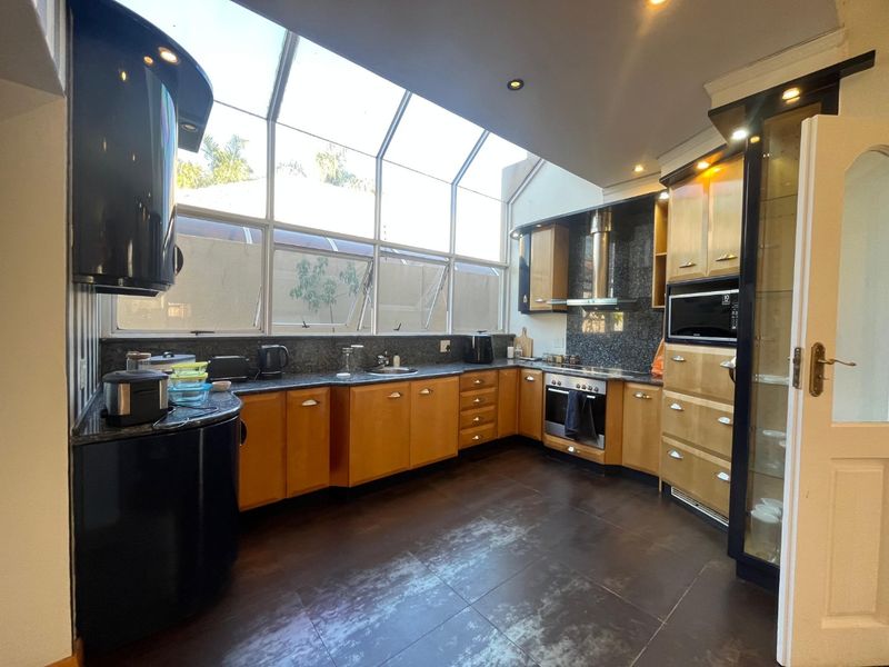 Timeless Double-Storey Family Home with Pool & Private Garden Oasis - Photo 5