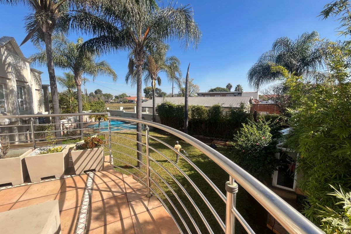 Timeless Double-Storey Family Home with Pool & Private Garden Oasis - Photo 2
