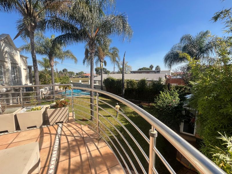 Timeless Double-Storey Family Home with Pool & Private Garden Oasis - Photo 2