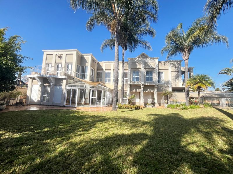 Timeless Double-Storey Family Home with Pool & Private Garden Oasis - Photo 1
