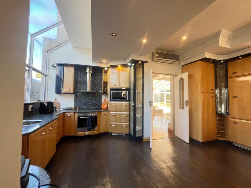 Timeless Double-Storey Family Home with Pool & Private Garden Oasis - Photo 3