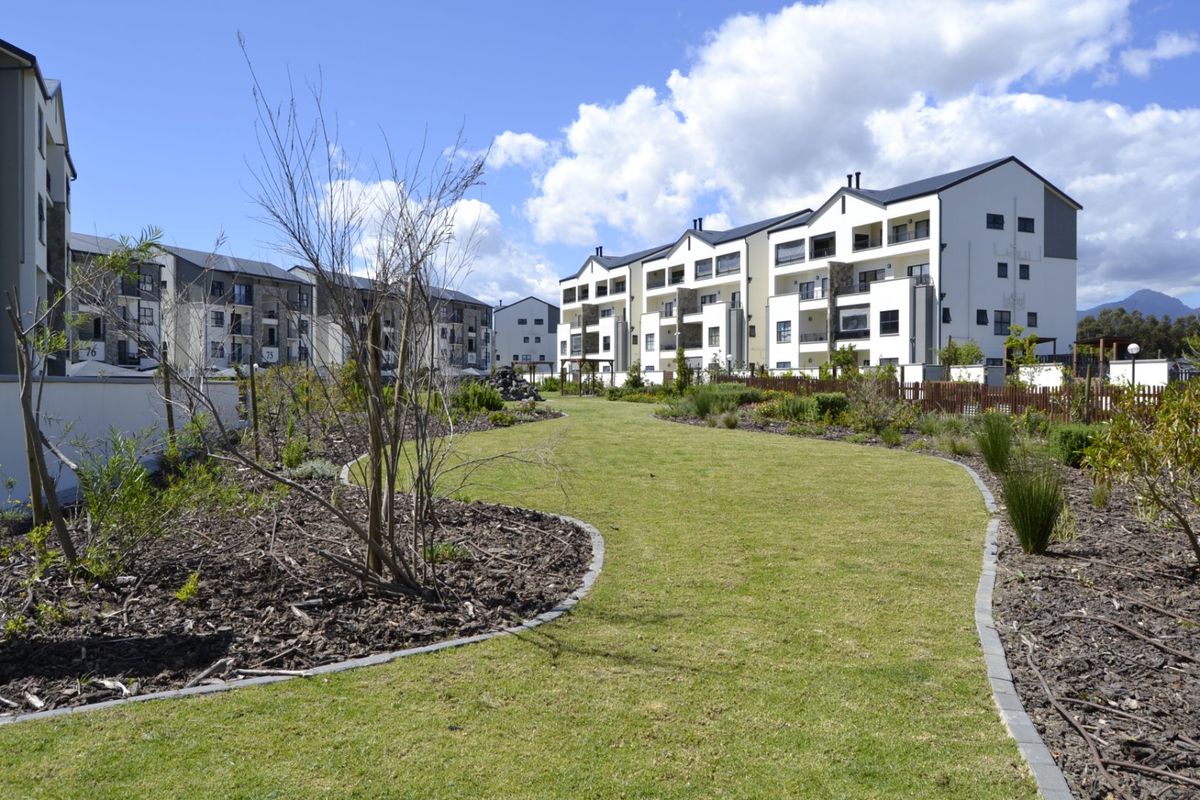 Modern 2-Bedroom Penthouse in The Huntsman Lifestyle Estate. - Photo 4