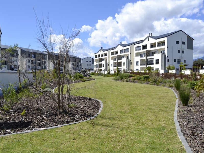 Modern 2-Bedroom Penthouse in The Huntsman Lifestyle Estate. - Photo 4