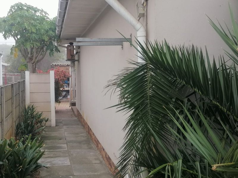 4 Bedroom Home Up for Grabs - Photo 2