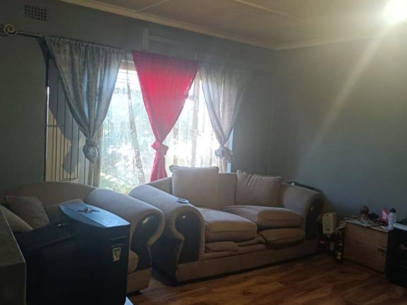 4 Bedroom Home Up for Grabs - Photo 1
