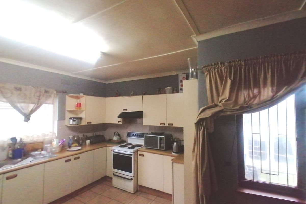 4 Bedroom Home Up for Grabs - Photo 3