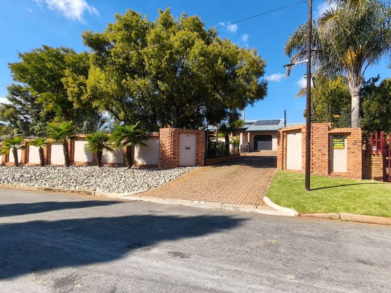 Luxurious Krugersdorp Home with Borehole  - Photo 1