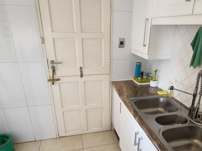 Luxurious Krugersdorp Home with Borehole  - Photo 10