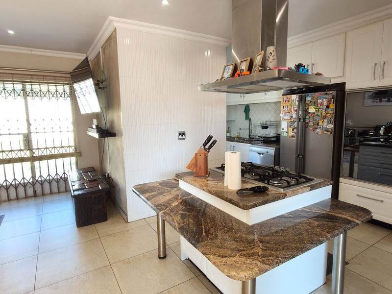 Luxurious Krugersdorp Home with Borehole  - Photo 9