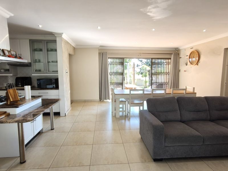 Luxurious Krugersdorp Home with Borehole  - Photo 7