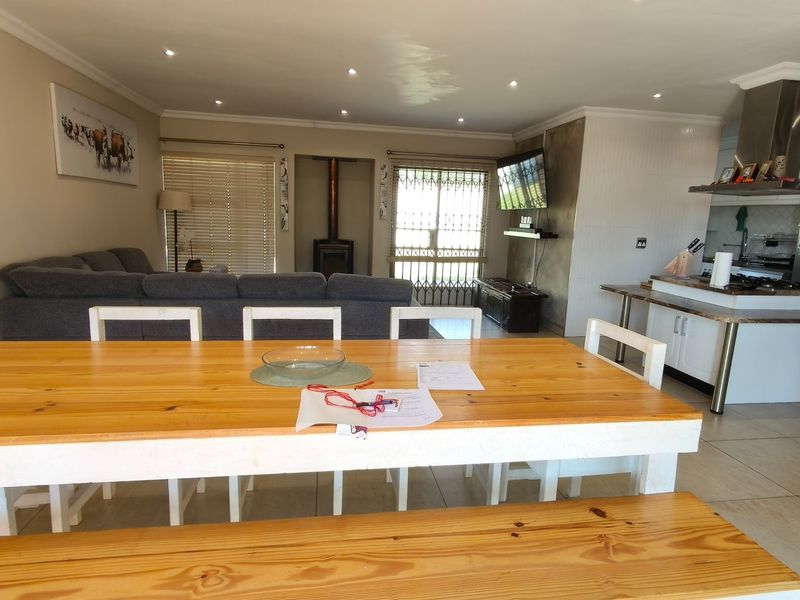 Luxurious Krugersdorp Home with Borehole  - Photo 6