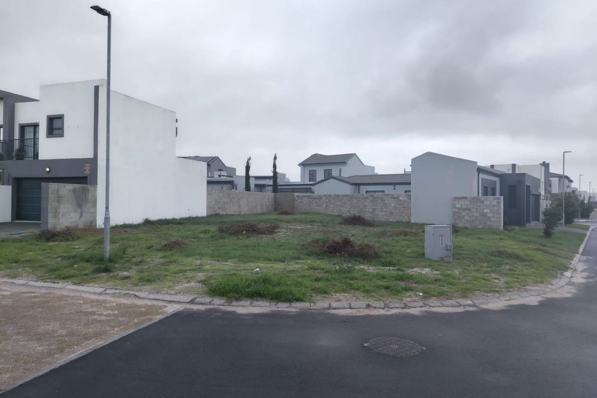 Great corner plot available in Sandown - Photo 2