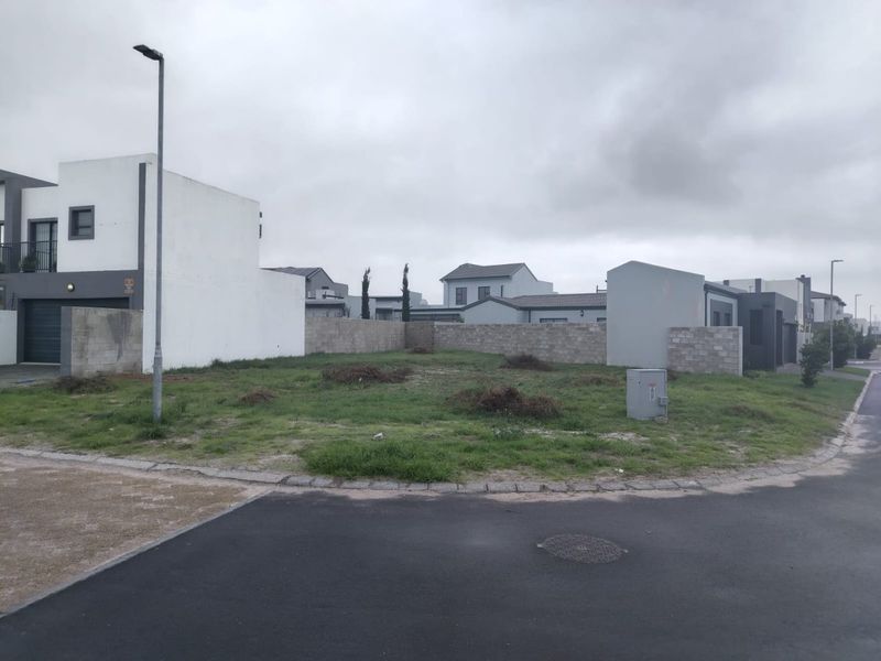 Great corner plot available in Sandown - Photo 2