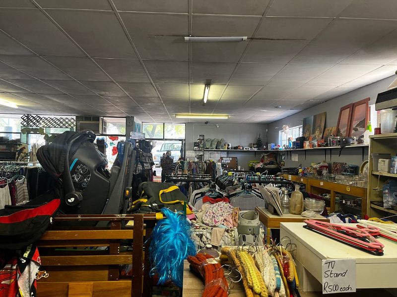 191m2 Commercial Property to Let - Photo 8