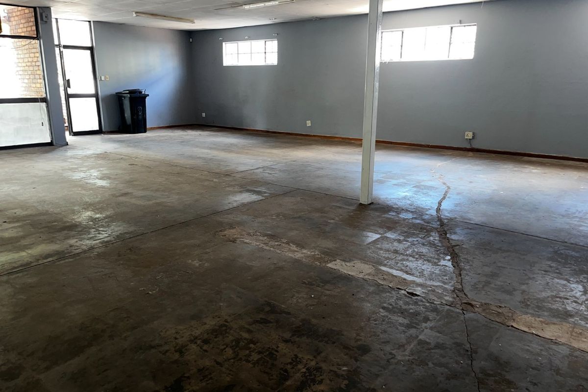 191m2 Commercial Property to Let - Photo 4